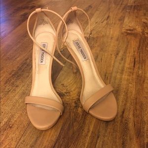 Steve Madden Nude strappy ankle sandals heels 7.5